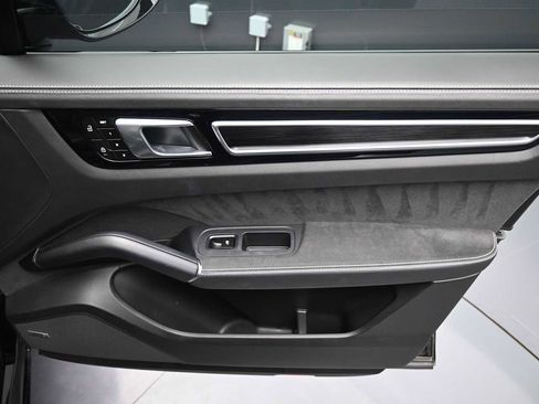 Certified 2023 Porsche Cayenne GTS AWD/4WD image 24