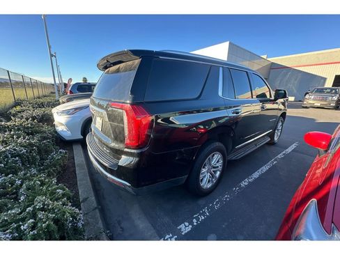 Used 2021 GMC Yukon SLT w/ SLT Premium Package image 3