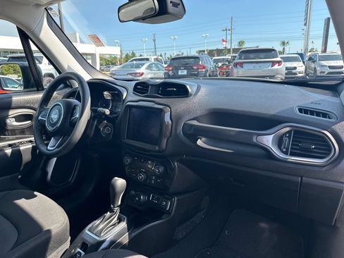 Used 2023 Jeep Renegade Latitude AWD/4WD image 21