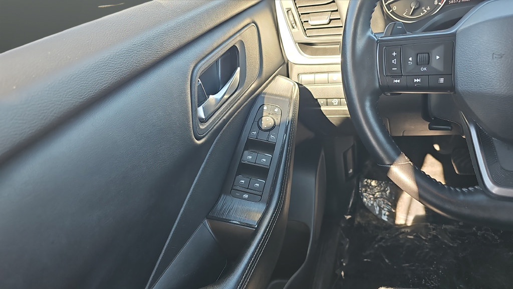 Used 2025 Nissan Rogue SV AWD/4WD image 21
