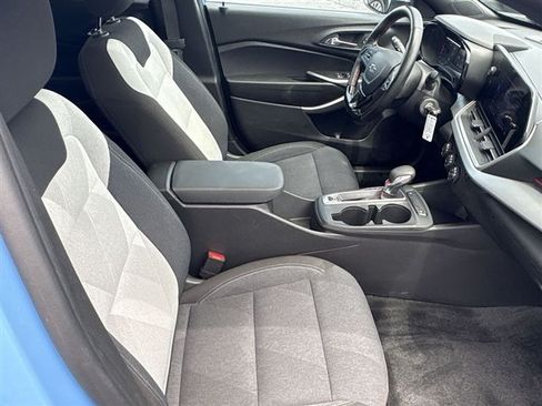 Used 2024 Chevrolet Trax RS w/ Sunroof Package FWD image 26