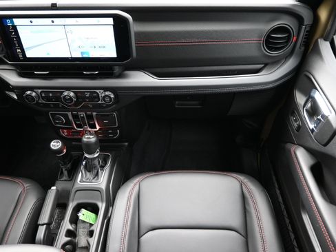 Used 2025 Jeep Wrangler Unlimited Rubicon image 36