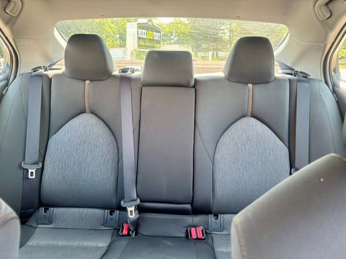Used 2018 Toyota Camry LE FWD image 15