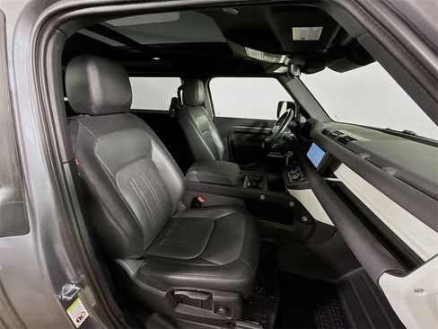 Used 2022 Land Rover Defender 90 X-Dynamic S image 32