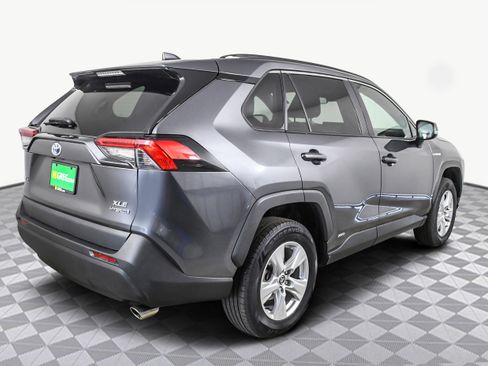Used 2021 Toyota RAV4 XLE w/ Convenience Package image 8