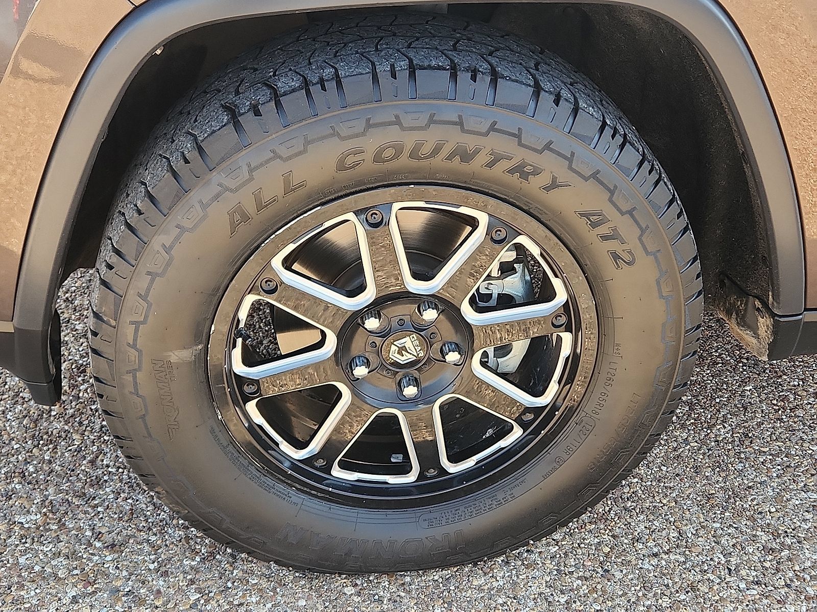 Used 2017 Jeep Grand Cherokee Limited AWD/4WD image 7