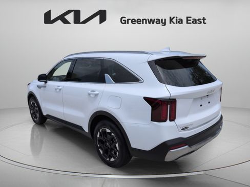 Certified 2026 Kia Sorento S FWD image 8