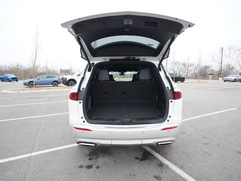 Used 2024 Buick Enclave Premium image 17