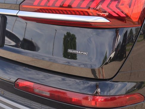 Used 2022 Audi Q7 AWD/4WD image 9