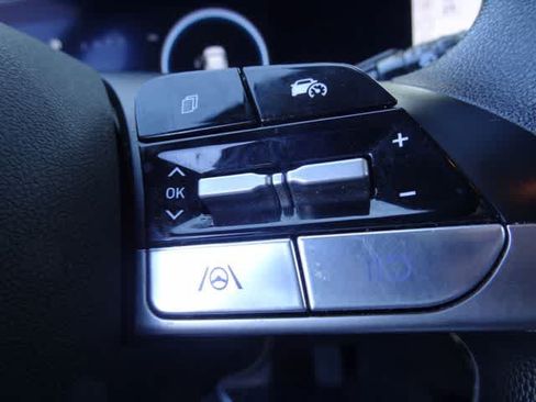 Used 2024 Hyundai Elantra SEL FWD image 17