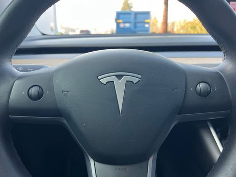 Used 2021 Tesla Model Y Long Range image 25