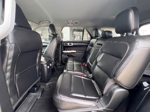 Used 2023 Ford Explorer XLT w/ Equipment Group 202A RWD image 28