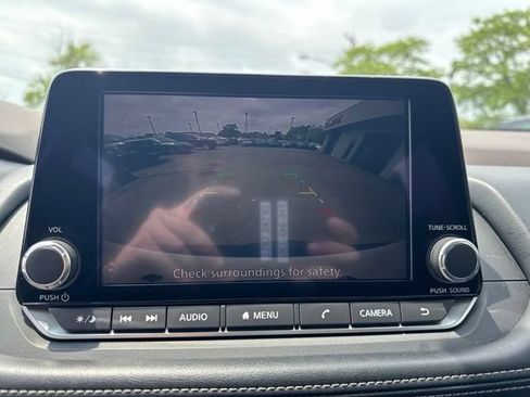 Used 2023 Nissan Rogue SV AWD/4WD image 16