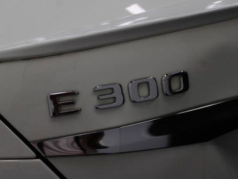 Used 2018 Mercedes-Benz E 300 4MATIC w/ Premium 1 Package image 7
