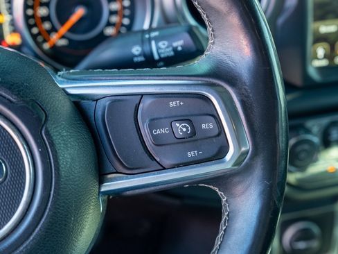 Used 2018 Jeep Wrangler Unlimited Sahara image 12