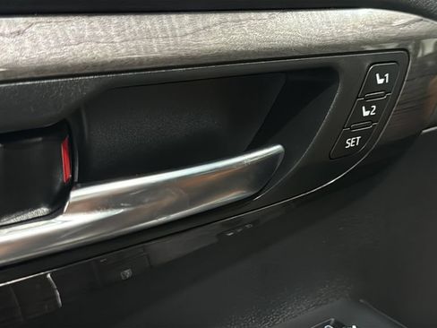 Used 2024 Toyota Highlander Platinum AWD/4WD image 22