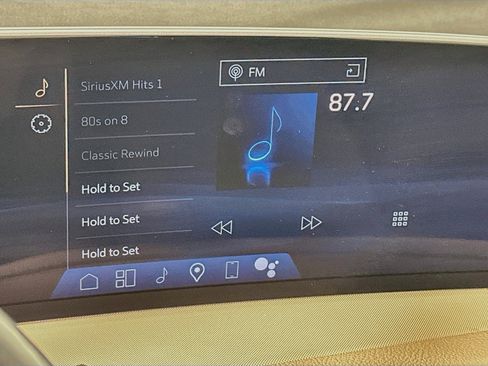 Used 2024 Cadillac XT4 Luxury w/ Cold Weather Package FWD image 21