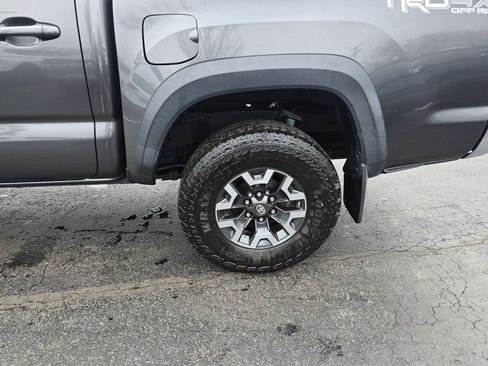 Used 2016 Toyota Tacoma TRD Off-Road w/ Towing Package image 4
