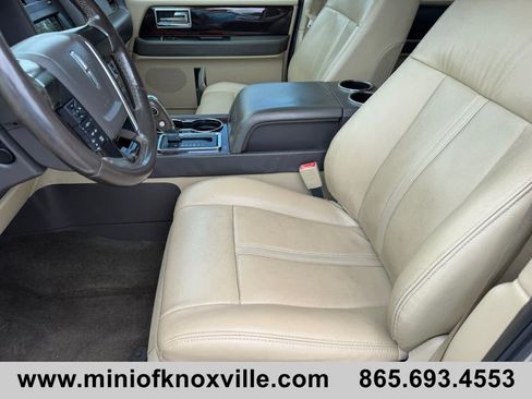 Used 2017 Lincoln Navigator Reserve AWD/4WD image 10