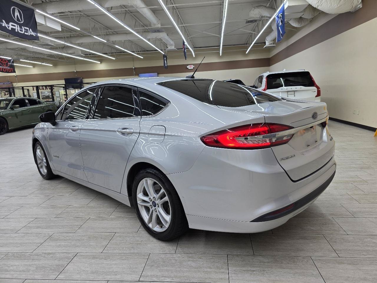 Used 2018 Ford Fusion SE FWD image 8