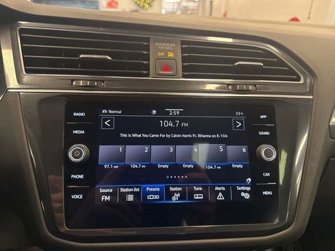 Used 2023 Volkswagen Tiguan SE R-Line image 24