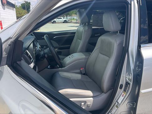 Used 2018 Toyota Highlander Limited AWD/4WD image 30
