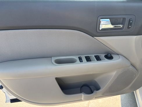 Used 2011 Ford Fusion SE FWD image 21