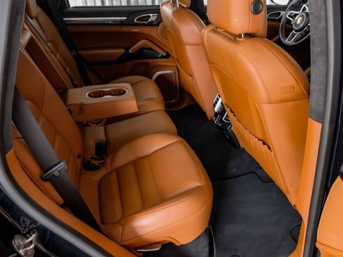 Used 2018 Porsche Cayenne Turbo image 33