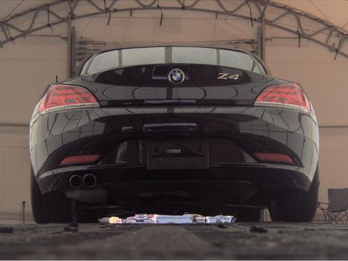 Used 2011 BMW Z4 sDrive30i w/ Sport Pkg image 6