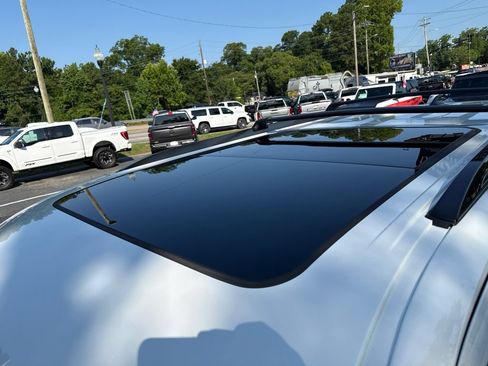 Used 2025 Toyota Sequoia Platinum AWD/4WD image 4