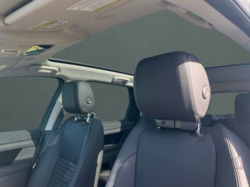 Used 2025 Land Rover Discovery Sport S image 15