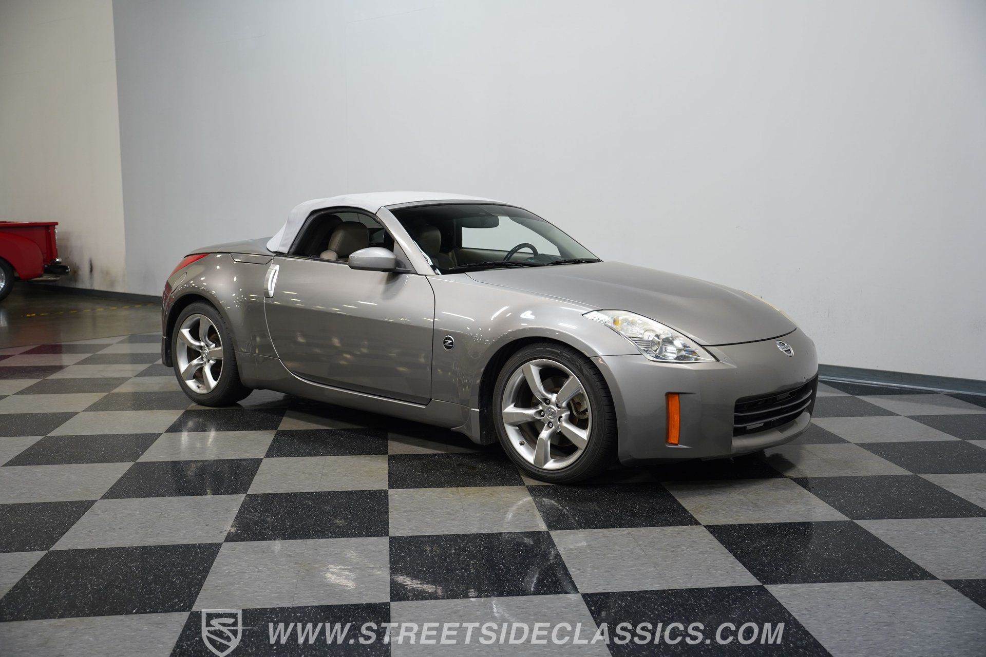 Used 2007 Nissan 350Z Touring RWD image 17