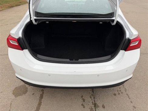 Used 2024 Chevrolet Malibu LT image 4