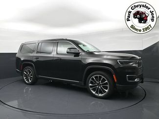 Used 2022 Jeep Wagoneer Series III w/ Premium Group I AWD/4WD video 1