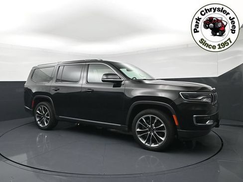 Used 2022 Jeep Wagoneer Series III w/ Premium Group I AWD/4WD image 1