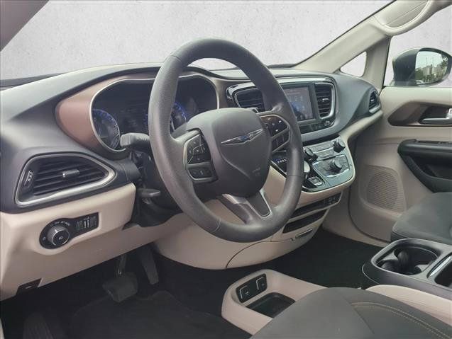 Used 2018 Chrysler Pacifica Touring Plus FWD image 9