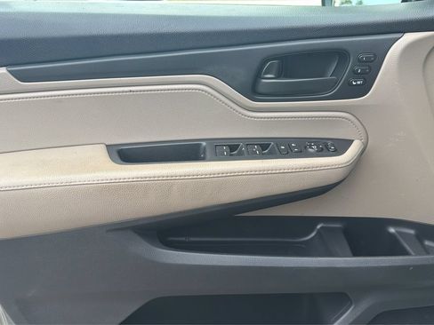 Used 2018 Honda Odyssey EX-L image 19
