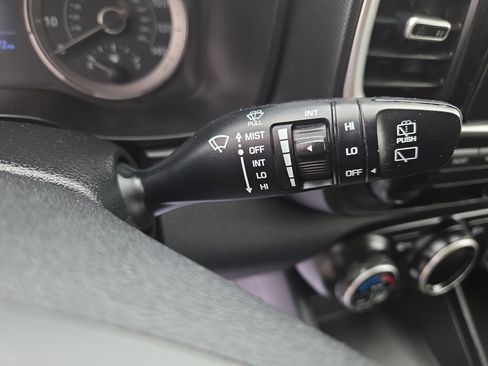 Used 2022 Hyundai Venue SEL w/ Cargo Package image 16