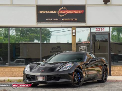 Used 2017 Chevrolet Corvette Stingray Coupe RWD image 1