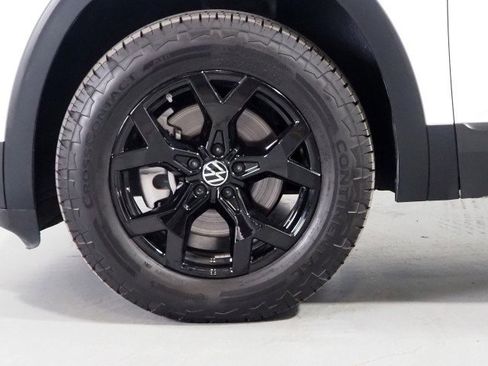 Used 2025 Volkswagen Atlas Peak Edition image 45