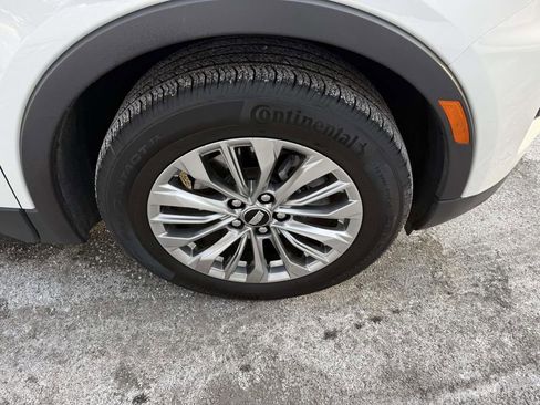 Used 2024 Cadillac XT4 Premium Luxury image 7