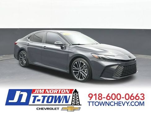 Used 2025 Toyota Camry XLE w/ Premium Package FWD image 1