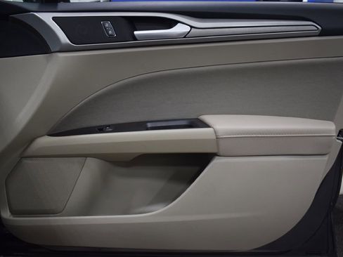 Used 2020 Ford Fusion SE image 17
