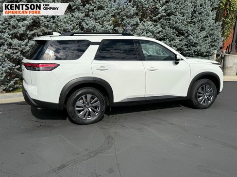 Used 2025 Nissan Pathfinder SV image 10