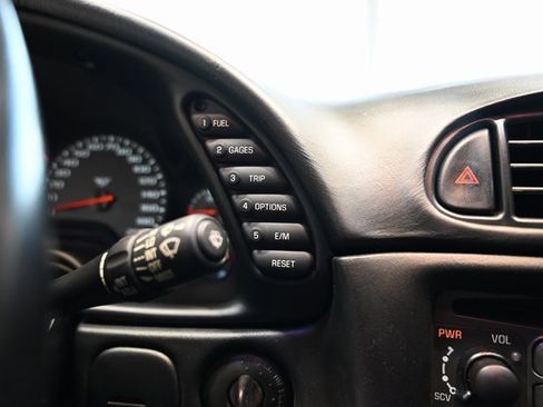 Used 2000 Chevrolet Corvette Coupe w/ Roof Pkg image 22