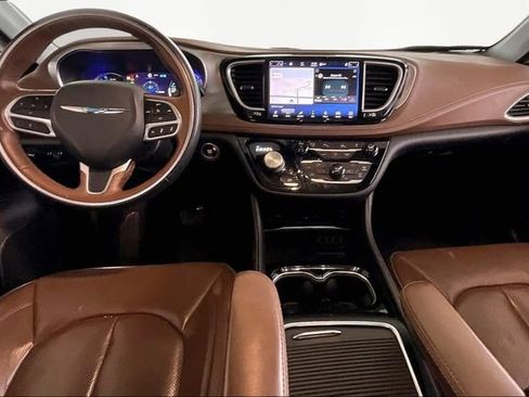 Used 2021 Chrysler Pacifica Limited w/ Uconnect Theater Family Group image 7