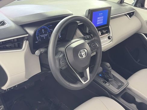 Used 2026 Toyota Corolla Cross LE FWD image 11