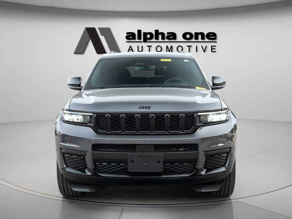 Used 2024 Jeep Grand Cherokee L Laredo RWD image 2
