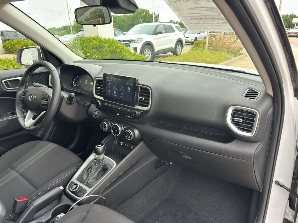 Used 2025 Hyundai Venue SEL FWD image 28