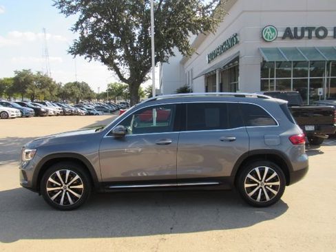 Used 2022 Mercedes-Benz GLB 250 w/ Premium Package Lite image 11